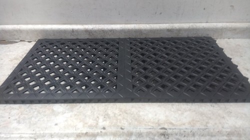 Alfombra de drenaje entrelazada Ergo Advantage Safe-Flex A2B paquete de 10 18 x 18 pulgadas - Imagen 8 de 9