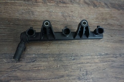 Fuel distributor injection moulding 030133319F VW Polo 1.2 year 2006 9 N - Picture 3 of 5