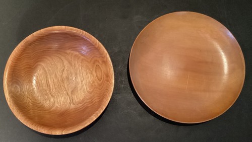 Signed R. Hine Hand turned Cherry Wood Bowls, 1 Dish, & 1 Pencil Holder - Picture 3 of 9