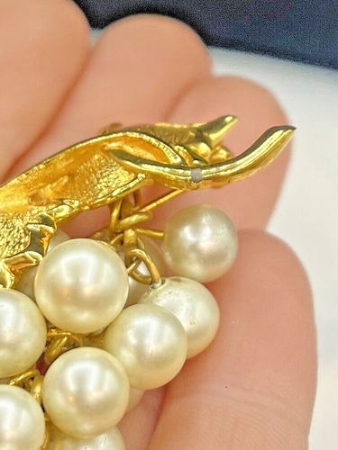 Vintage Alice Caviness Gold Tone Faux Pearl "Grapes" Dangle Brooch - Picture 4 of 4