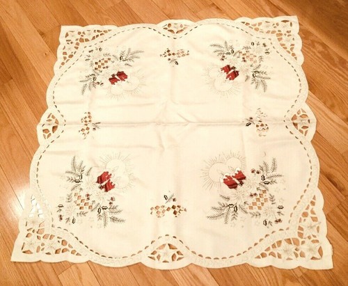 Table cloth 32 x 34, polyester white/ creamy with candles embroidered, oblong - Picture 1 of 4