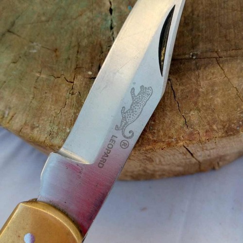 Navaja de Bolsillo Plegable Japón Acero Quirúrgico “Leopardo” De Colección Mango Curvo - Imagen 11 de 13