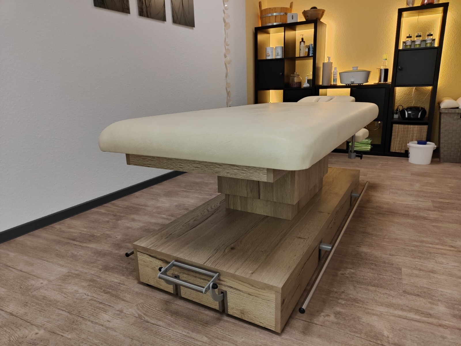 Therapieliege PINOSPA elektrisch - exklusives Design für höchste Ansprüche