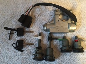 Details About Ldv Convoy Pilot New Steering Lock And 4 Matching Door Locks Standard Keys