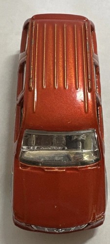 Hot Wheels ’07 Cadillac Escalade (Dream Garage, Orange with Black Flames - Picture 5 of 7