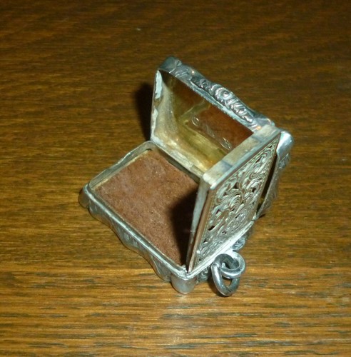 Antique Solid Silver Vinaigrette by Alfred Taylor, Birmingham 1856 - Picture 21 of 23