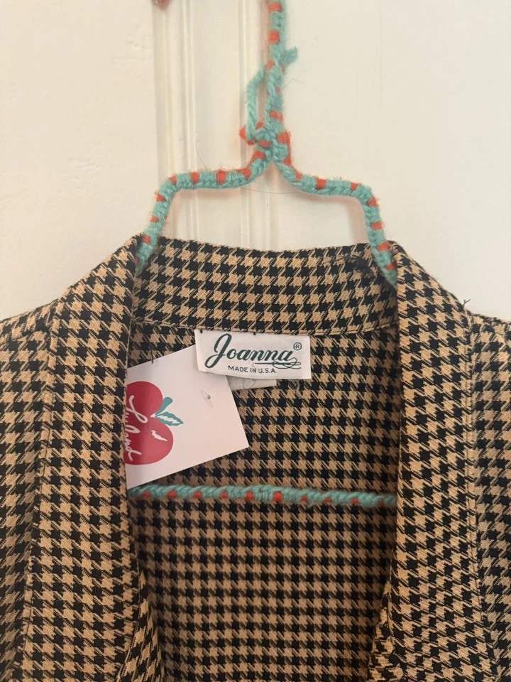 1980’s Vintage houndstooth Unlined Women’s Blazer Size Medium - Image 4 of 4