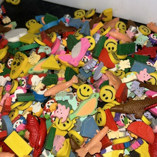 Mixed Lot Over 600 Vintage Erasers - Picture 4 of 8
