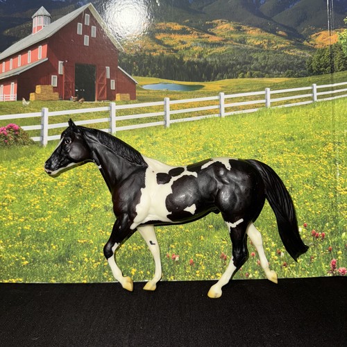 Breyer Horse Traditional Stallion Chocolate Chip Kisses Bay Pinto Paint - Picture 1 of 4