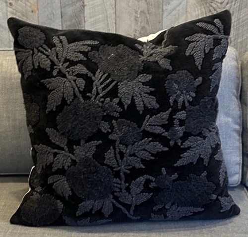 Pottery Barn Florence bestickter Kissenbezug anthrazit 22”x22,5” schwarz - Bild 1 von 6