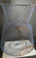 Vintage Collapsable Wire Fishing Basket Net Napco Rust Primitive Cabin Decor 16"