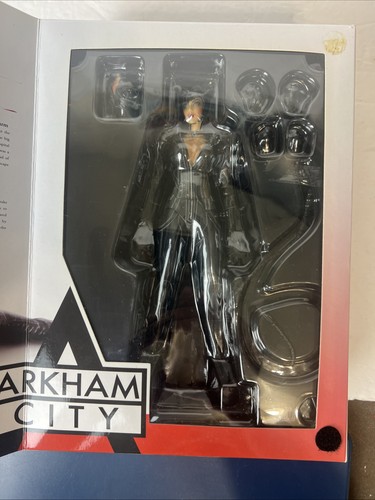 Figura de Acción Play Arts Kai Nº2 CATWOMAN Arkham City - Imagen 17 de 21