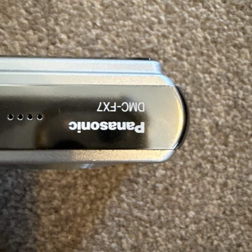 Panasonic LUMIX DMC-FX7 Compact Digital Camera Silver - lens error - Picture 4 of 8