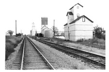 25D139 RP 1969 CROFTON NEBRASKA RAILROAD TRACKS ELEVATORS LOOKING EAST TO WEST