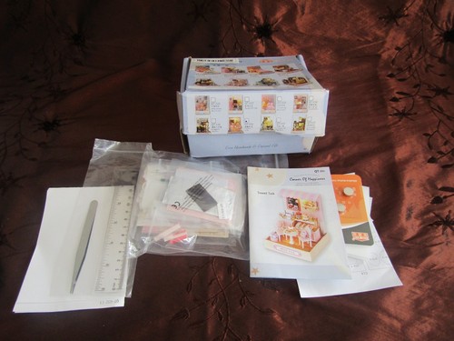 2 kits de casa de muñecas miniatura hágalo usted mismo "Sweet Talk" y "casa de comida giratoria" escala 1:24 - Imagen 5 de 16
