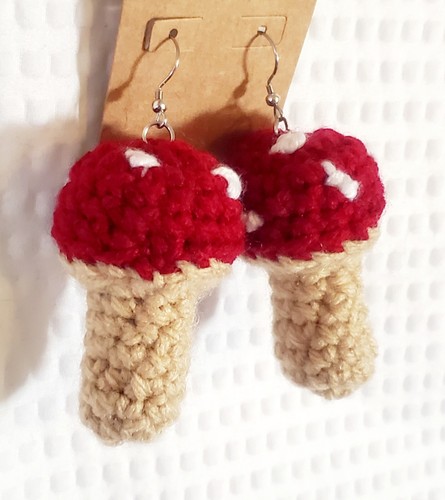 Pendientes de setas de ganchillo hechos a mano rojos, amarillos o verdes. - Imagen 2 de 16