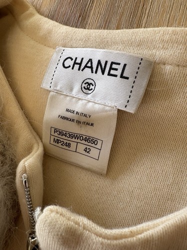 Chanel 10A | Yeti collarless wool and faux-fur jacket vest | 42 - Picture 8 of 18
