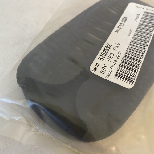 Brake Pedal Pad Black fits Harley-Davidson 28-2233 New - Picture 4 of 5