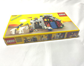 LEGO Castle 6067 Guarded Inn Original Vintage MISB!!
