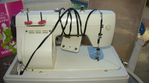 Heavy Duty Vintage Brother Modell 2010 Nähmaschine, Koffer, Anleitung, Acc - Bild 9 von 12