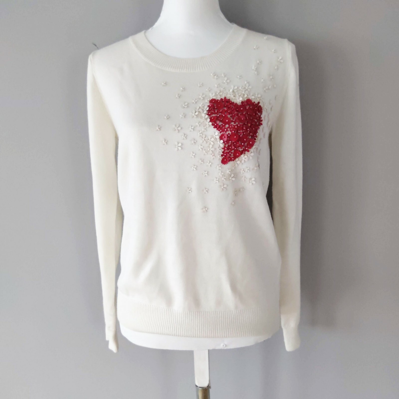 Valentino L'amour Sueter blancoo 3D planteó Floral Corazón Rojo de LANA de casimir Talle M Valentino L'amour Sueter blancoo 3D planteó Floral Corazón Rojo de LANA de casimir Talle M Tu satisfacción es nuestro objetivo