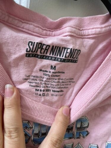 Super Nintendo T-Shirt Sz Medium Mario Kart Graphic Print Cotton Pink Gamer - Picture 2 of 7