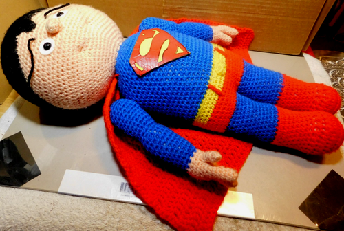 Niemarkowe ~ Ręcznie robiona szydełkowana zabawka lalka Superman 21 1/2" stojąca wysoka - Zdjęcie 10 z 24