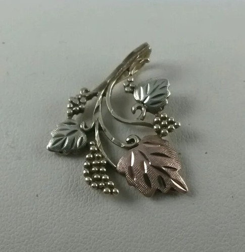 Vintage 10K Black Hills Gold Diggers Three Leaves Cluster Pendant 2.9g  - Picture 2 of 6