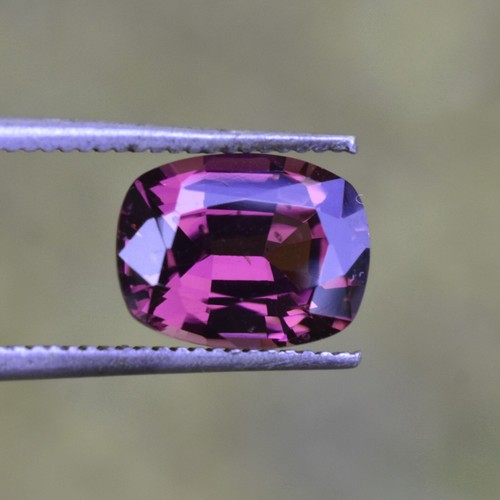 Spinello viola rosato 2,46 ct naturale non trattato VVS purezza pietra preziosa dello Sri Lanka - Foto 4 di 6