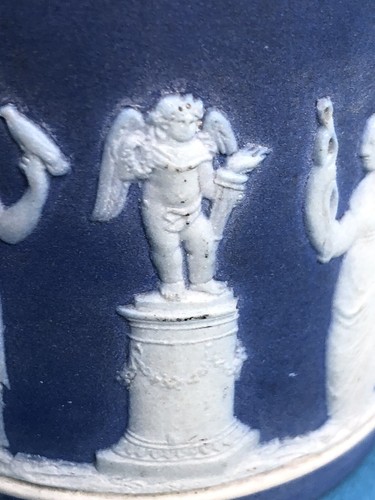 TOP: Kl. alter blauer WEDGWOOD Jasper Ware Milchtopf, 1a Zustand, H=10cm, Ø6,5cm - Bild 7 von 10