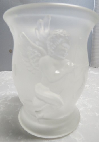 Teleflora White Satin Glass Vase - Cupid with Bow & Arrow - Made in France - Picture 5 of 8
