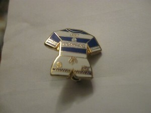 Rare Old Queens Park Rangers Football Club Qpr Kit Small Enamel Pin Badge Ebay