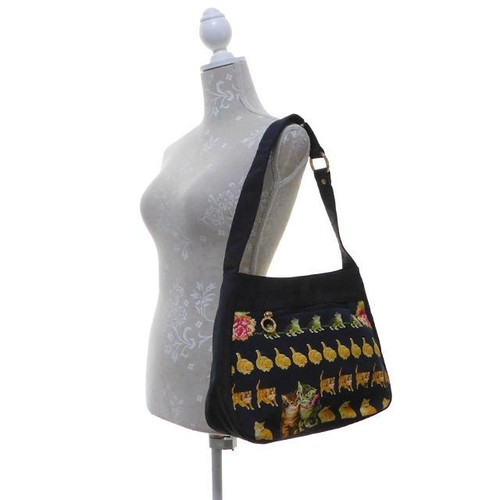 VERSACE One-shoulder bag Handbag Cat Pattern Made in Italy Black Greca Hardware - Picture 20 of 24