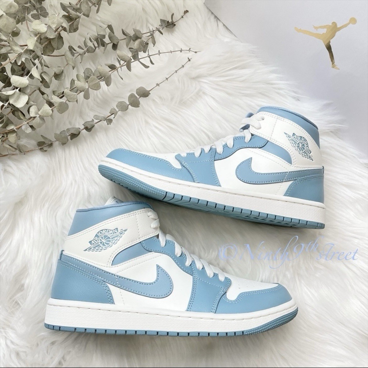 国内発送 NIKE WMNS AIR JORDAN 1 MID UNC BQ6472-141 WMNS) Air Jordan 1 Mid 'University Blue 2022' BQ6472-141