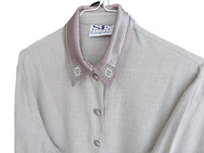 Elegante Bluse in Taupe mit Satinkragen Gr. 4...