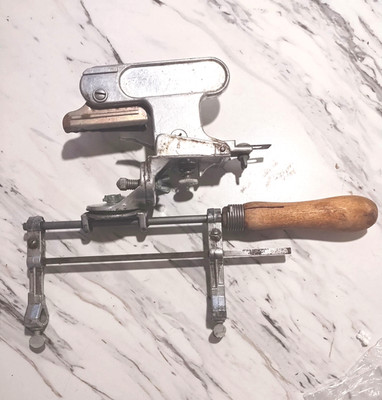 Chain saw sharpening and jointing tool patent 2818752 ca.1955