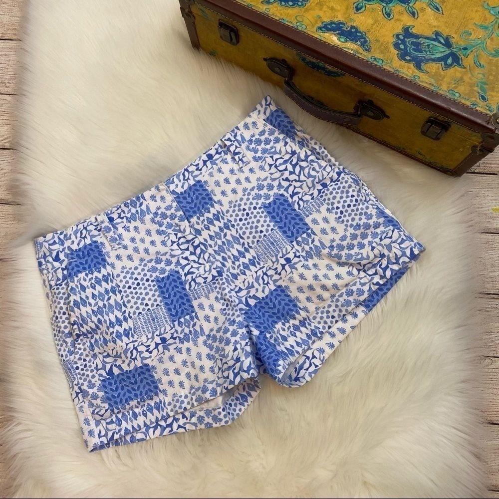 Vineyard Vines Shell Pattern Blue / White Shorts - image 1