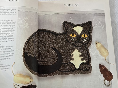 Baker's Easy Cut-Up Party Cakes,Party Cakes-50 Cakes to Decorate+Cake Decorating - Picture 4 of 18