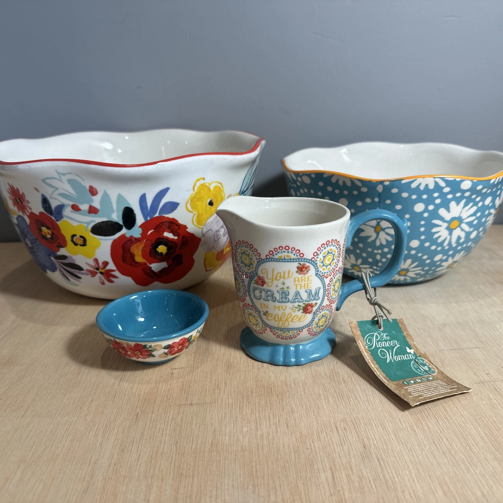 Pioneer Woman Floral Nesting Mixing Bowls (x2) Spice Bowl & Footed Creamer Cup
Opens in a new window