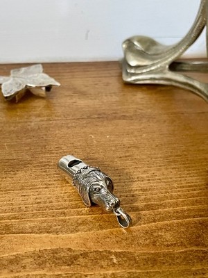 Vintage 925 Silber Hunde kopfförmige Pfeife strukturierte Details & Aufhängeschlaufe
