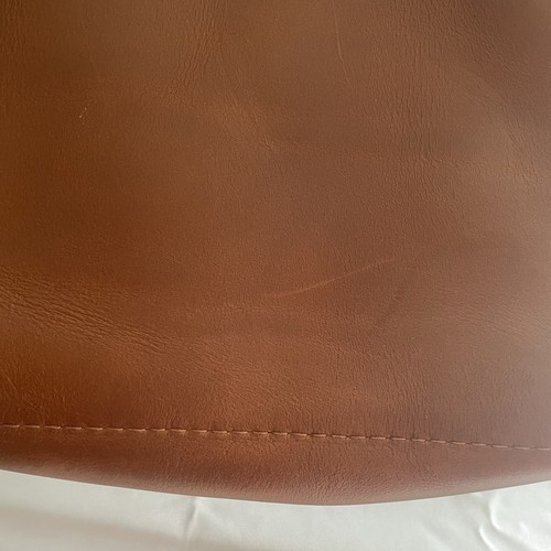 BOLSO DE HOMBRO TRIÁNGULO CASI PERFECTO Portland Leather Goods en Castaño - Imagen 7 de 19