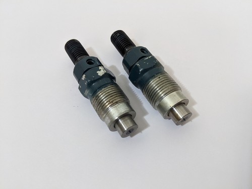 2 Fuel Injectors From Kubota D1403 D1403-E2B D1503 D1503-M D1703 D1703-M SQ-317 - Picture 3 of 3