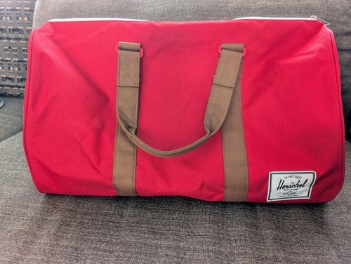 Herschel Red travel duffel bag With Strap - Picture 5 of 8