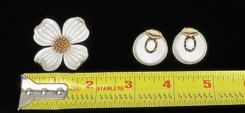 CROWN TRIFARI NECKLACE/EARRINGS/BROOCH TRIO SET WHITE LUCITE METAL ENAMELD NWT - Picture 14 of 14