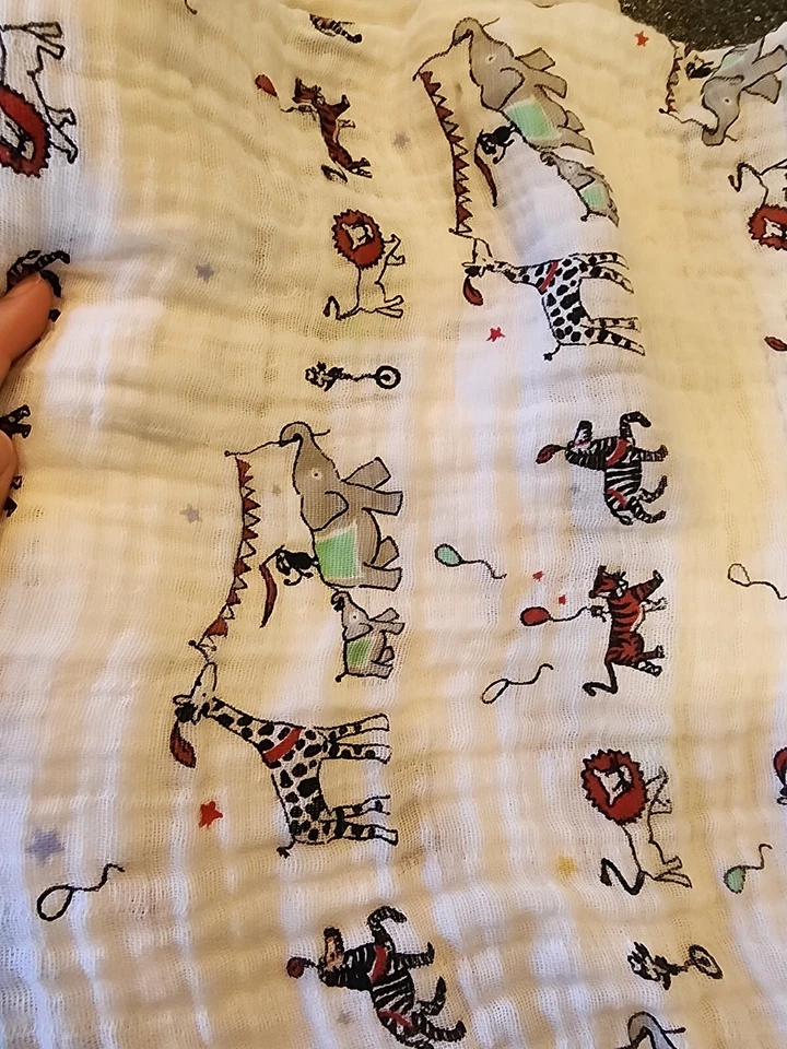 Lote de 3 mantas envolventes de muselina de algodón Aden & Anais estampados de animales Foto 4 de 4