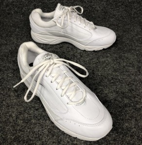 saucony leather walking shoes