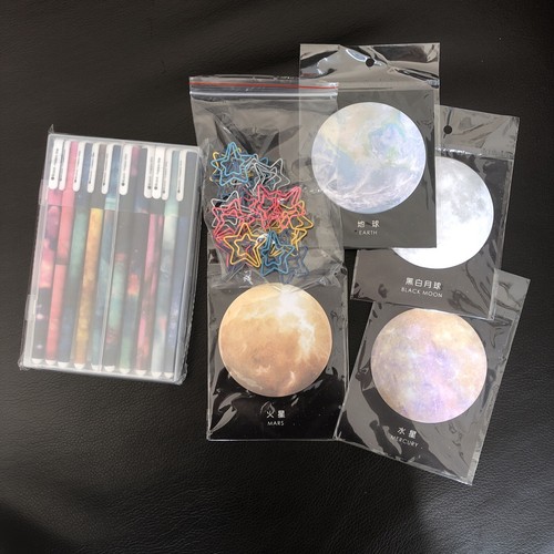 Starry Schreibwaren Set 10 x schwarz feine Linerstifte Büroklammern Post-it Notizen Brandneu mit Etikett - Bild 1 von 9