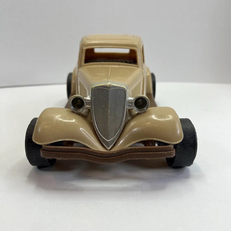 Винтажные пластиковые игрушки Durant TootsieToys 1934 Ford Victoria желтовато-коричневые и коричневые США - Изображение 2 из 4