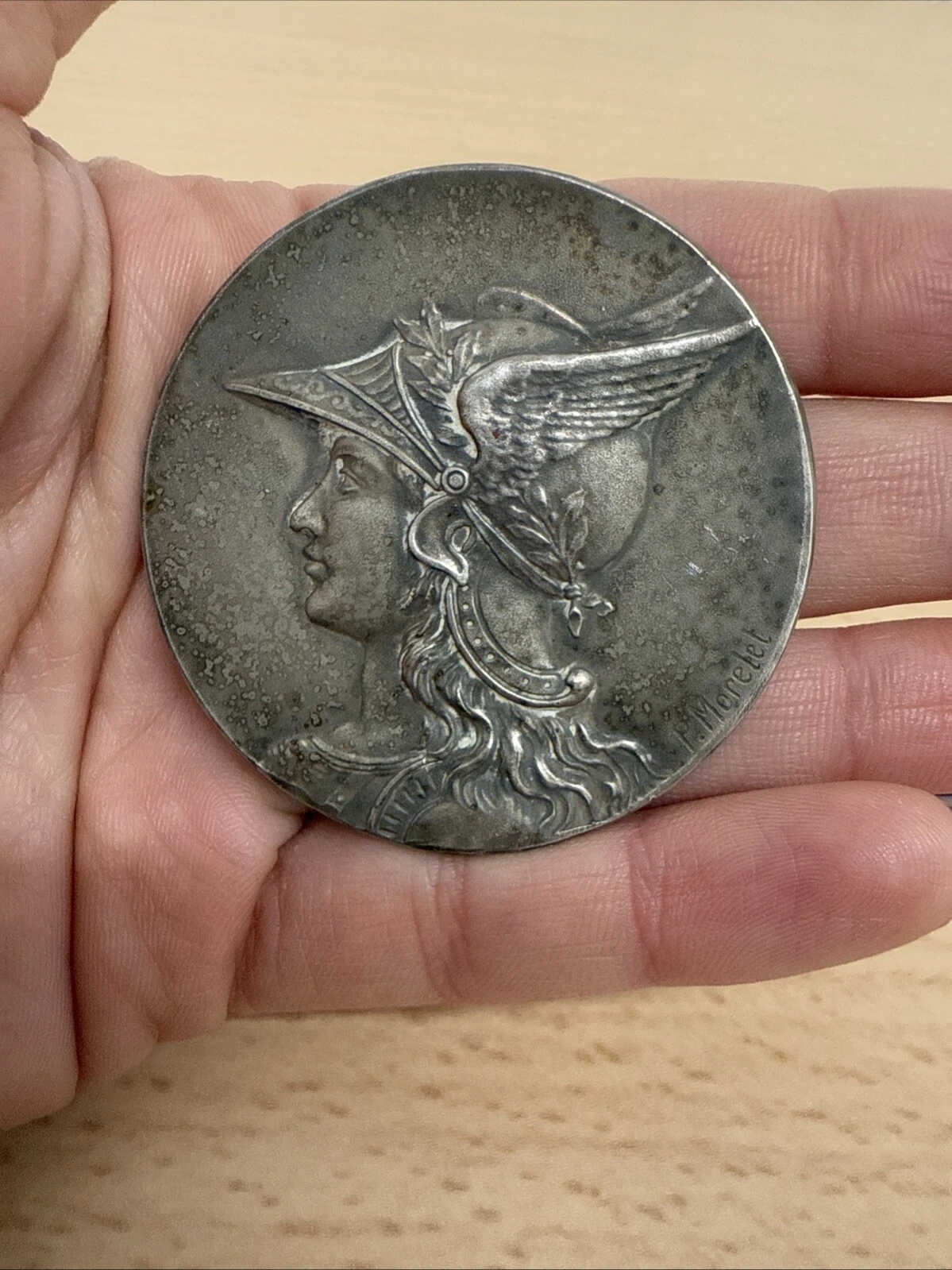 Médaille La Liberté Du Sud Ouest À La Reine De La Commune D’Arès 43,04 Grammes