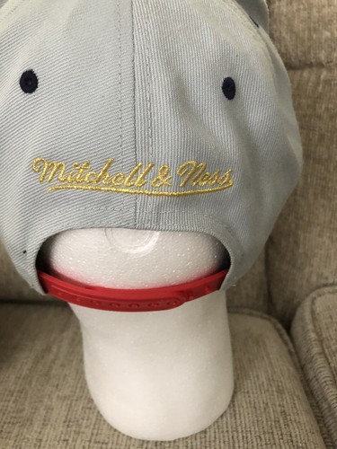 Mitchell&Ness Charlotte Hornets Gold Trim Hat - Picture 3 of 5